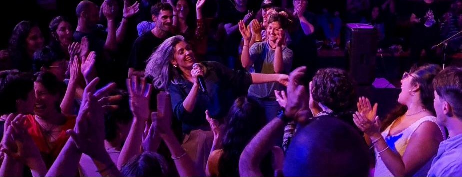Público disfrutando de un show en vivo